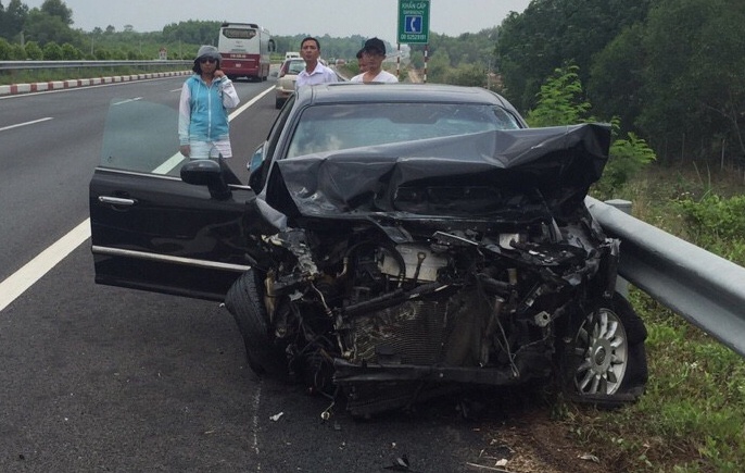 ba xe tong lien hoan tren cao toc anh 1