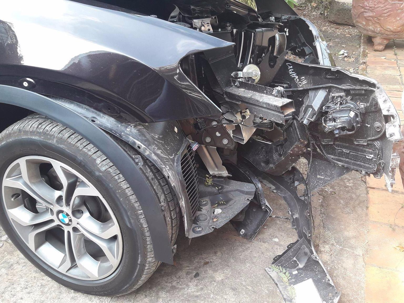 Lai xe BMW dam vao goc cay, Chu tich huyen Con Dao tu vong hinh anh