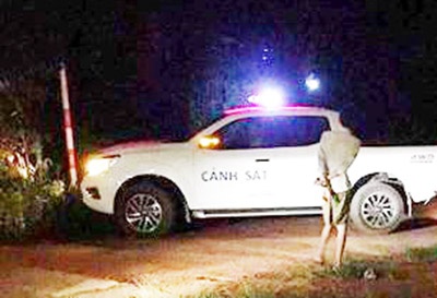 Cap doi tu vong trong nha nghi voi nhieu vet dam hinh anh