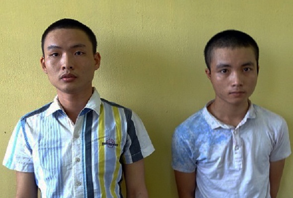 Bat 2 thanh nien thuc hien hang loat vu lua dao hinh anh