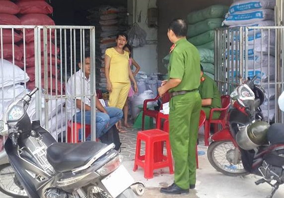 Vu 6 nguoi bi tat axit o Dong Nai: Chi vi tranh chap via he hinh anh