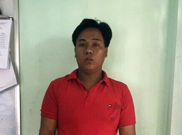 đập mũ bảo hiểm vào đầu cô gái ảnh 1 dap mu bao hiem vao dau co gai anh 1