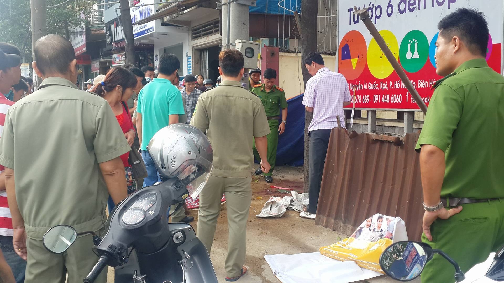 người đàn ông chết bên đường ảnh 1 nguoi dan ong chet ben duong anh 1