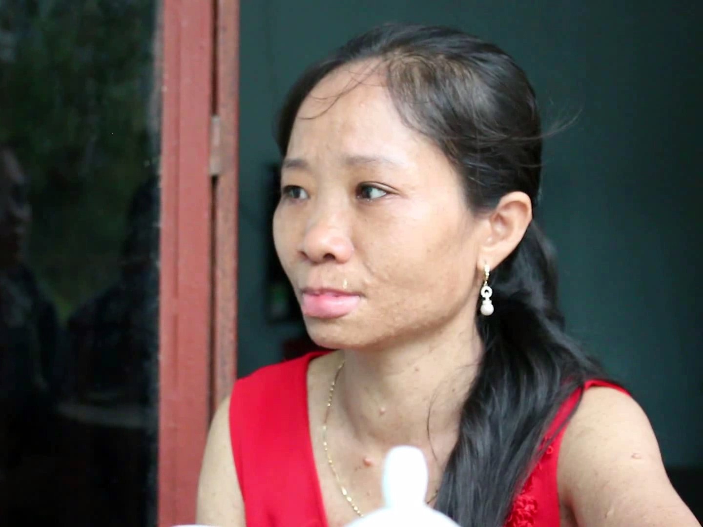 Noi dau cua nguoi me mat cung luc 2 dua con hinh anh