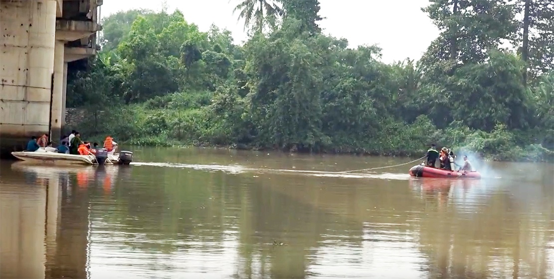 chồng mất tích khi nhảy sông cứu vợ ảnh 1 chong mat tich khi nhay song cuu vo anh 1