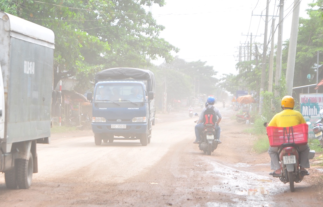 duong bi bam nat vi xe ne tram anh 12