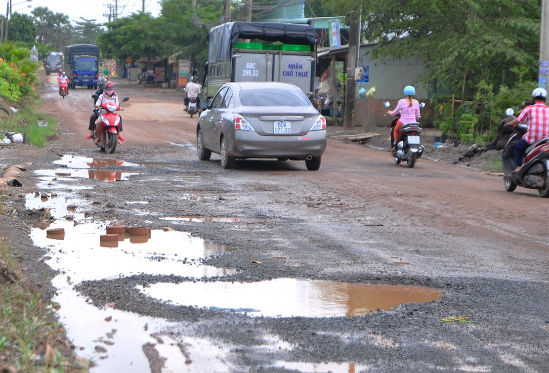 duong bi bam nat vi xe ne tram anh 2