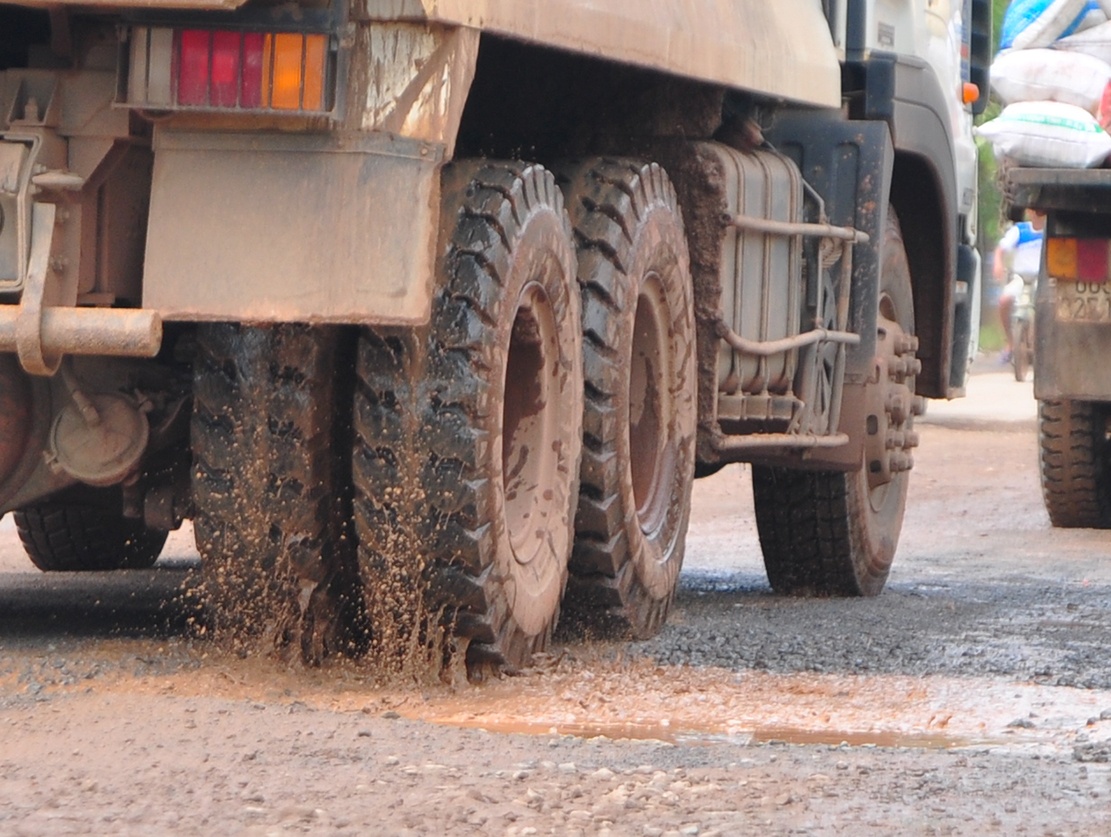 duong bi bam nat vi xe ne tram anh 7