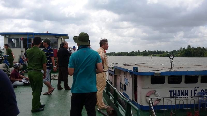 chim tau cho cat 2 me con mat tich anh 1