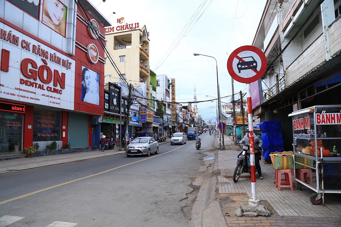 chung kien vo sap cuoi chet duoi banh xe anh 1