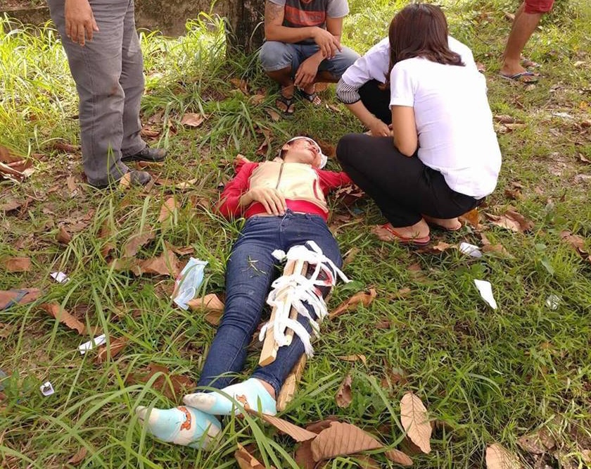 Duoi theo 2 ten cuop, nu cong nhan gay chan hinh anh