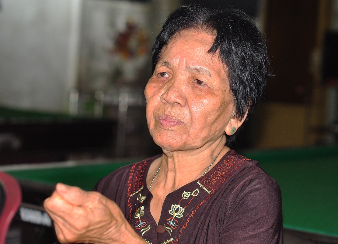 Ba noi nu sinh bi ban thoat chet vi dan khong no hinh anh