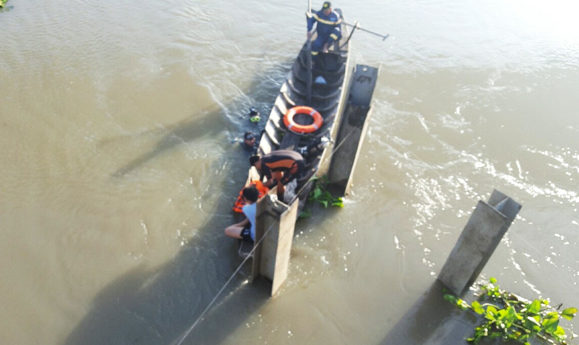 để lại xe rồi nhảy cầu ảnh 1 de lai xe roi nhay cau anh 1