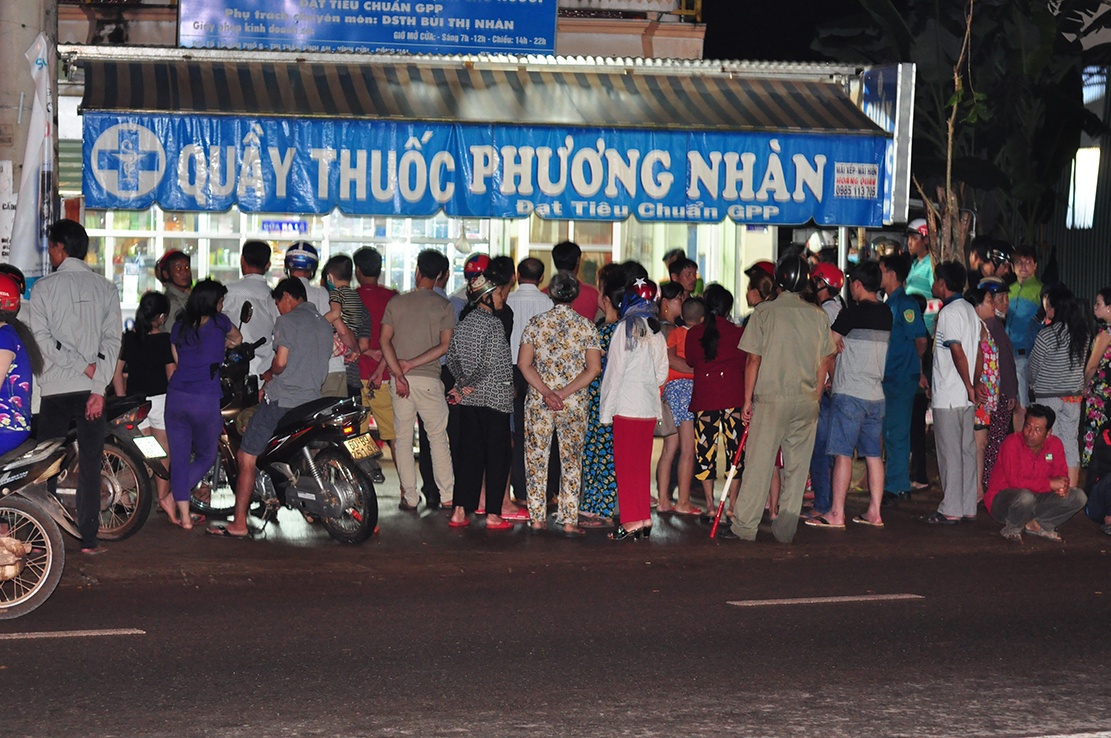 Canh sat kham nghiem vu co gai ban thuoc tay bi dam tu vong hinh anh