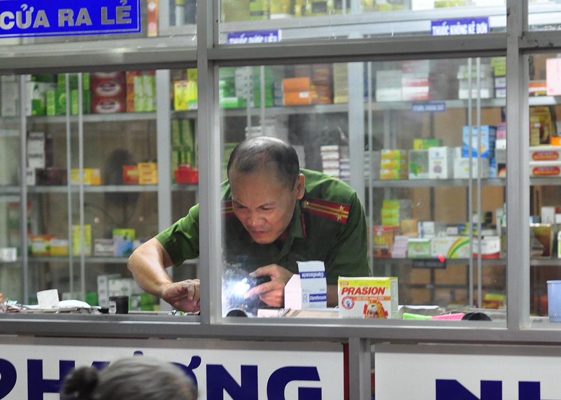 Ke bit mat xong vao tiem thuoc tay dam chet co gai hinh anh