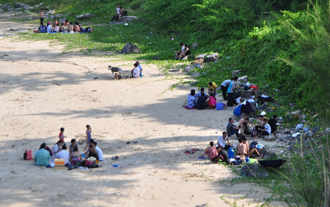 Du khach do ve bien Vung Tau dip le anh 11