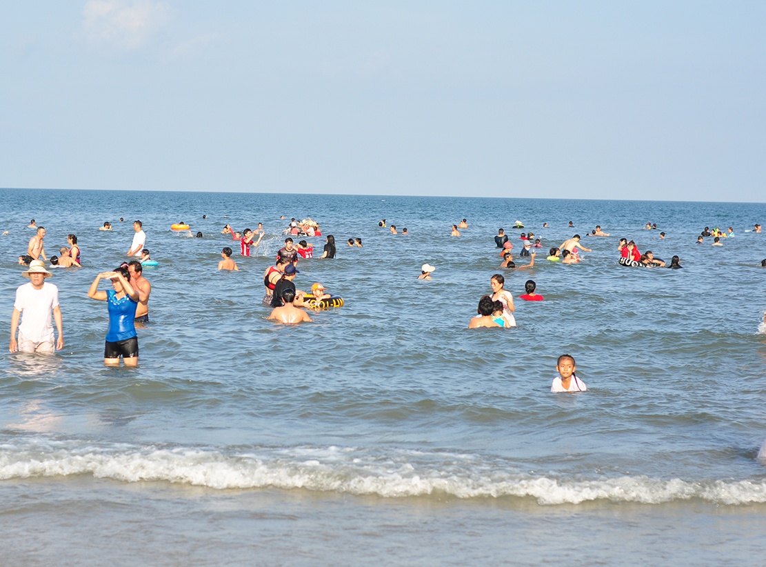 Du khach do ve bien Vung Tau dip le anh 2