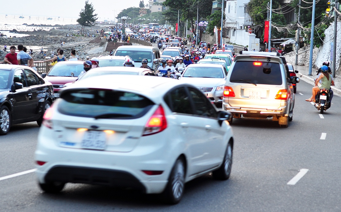 Du khach do ve bien Vung Tau dip le anh 6