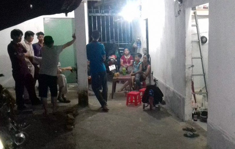 Bat nghi pham sat hai chi vo bai liet trong phong tro hinh anh