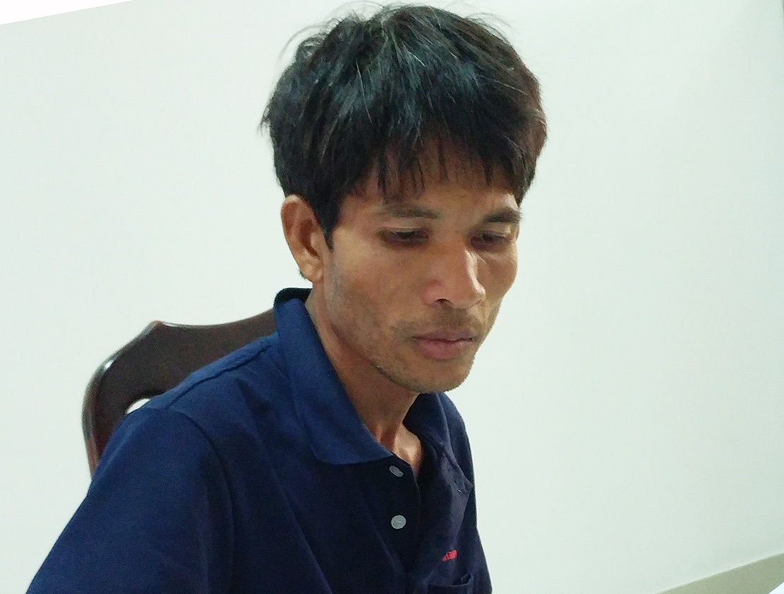 Bat nghi pham cam dao chem dut lia canh tay doi thu hinh anh