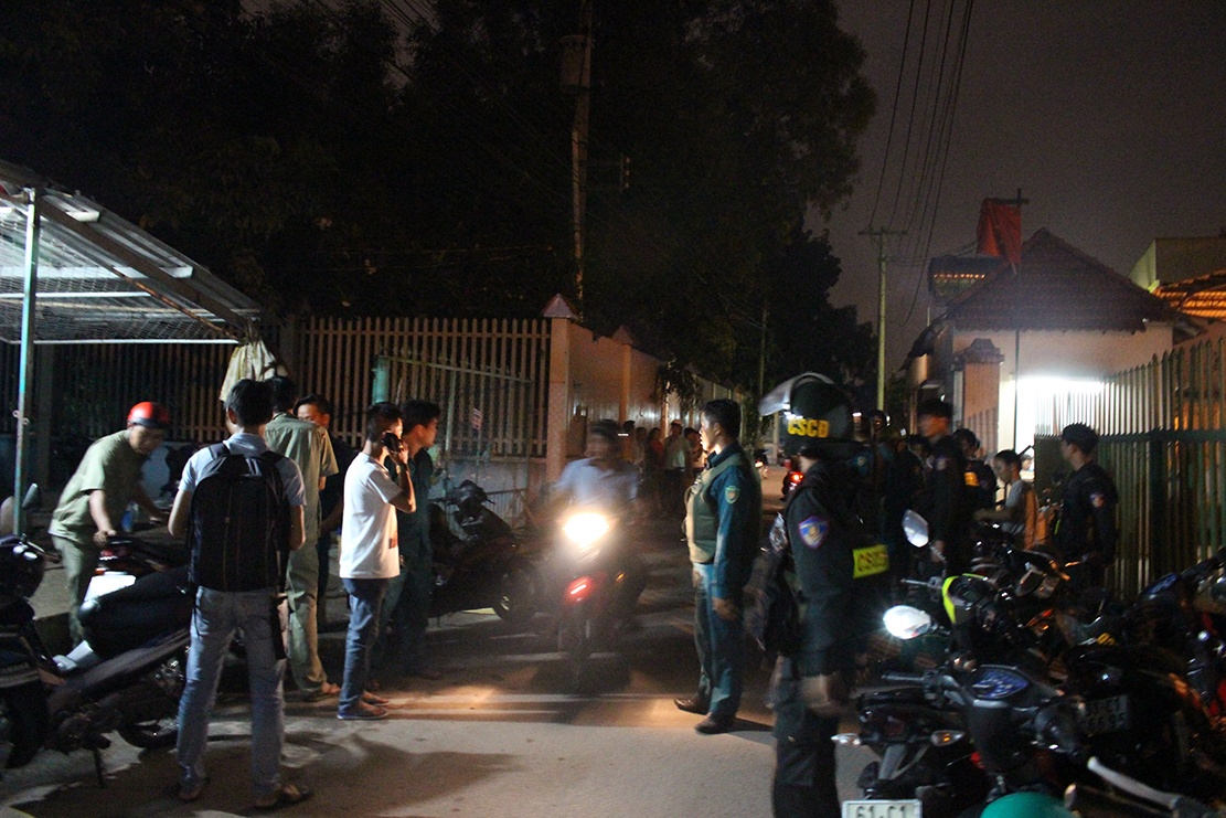 Thanh nien 23 tuoi bi 5 nguoi truy sat, chem chet truoc nha tro hinh anh