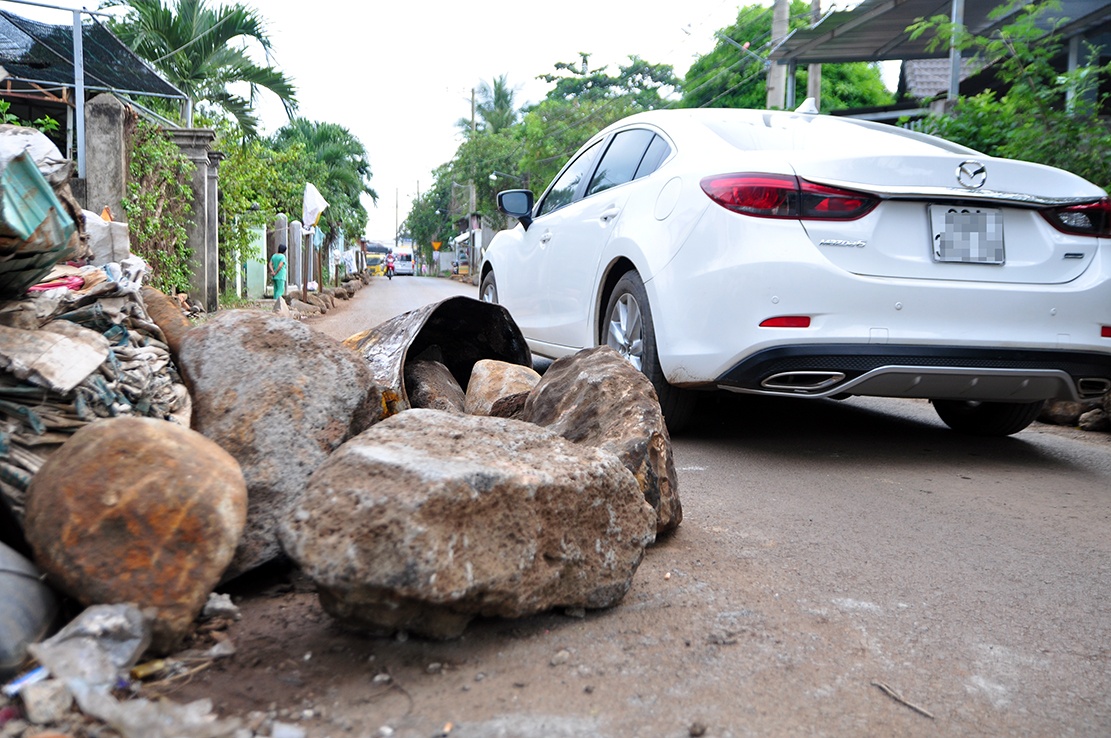 Dan lan da ra duong chan oto ne tram BOT hinh anh
