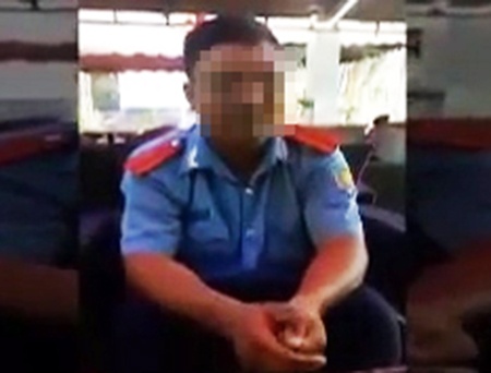 Lam ro clip nguoi mac do thanh tra giao thong xin bo qua sai pham hinh anh