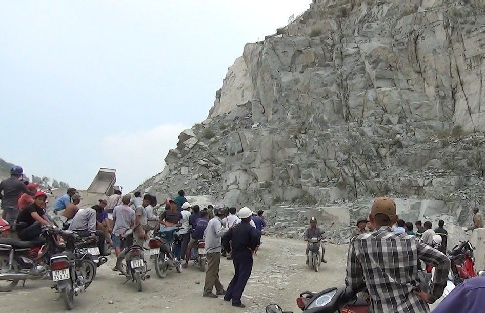 ngao da treo len nui anh 1