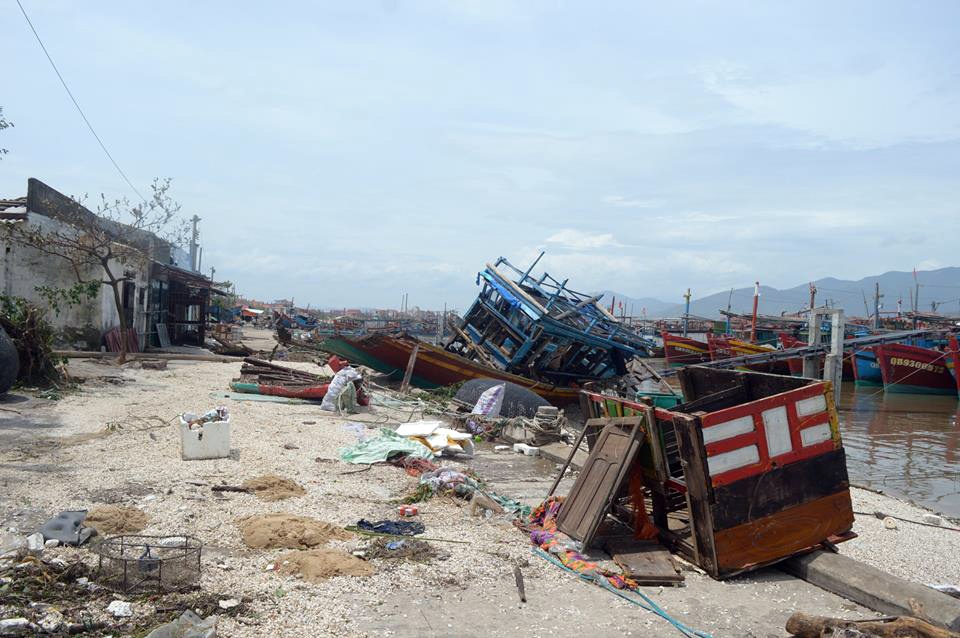 nguoi dan ve nha sau bao anh 11
