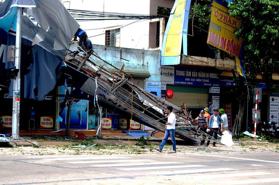 nguoi dan ve nha sau bao anh 12