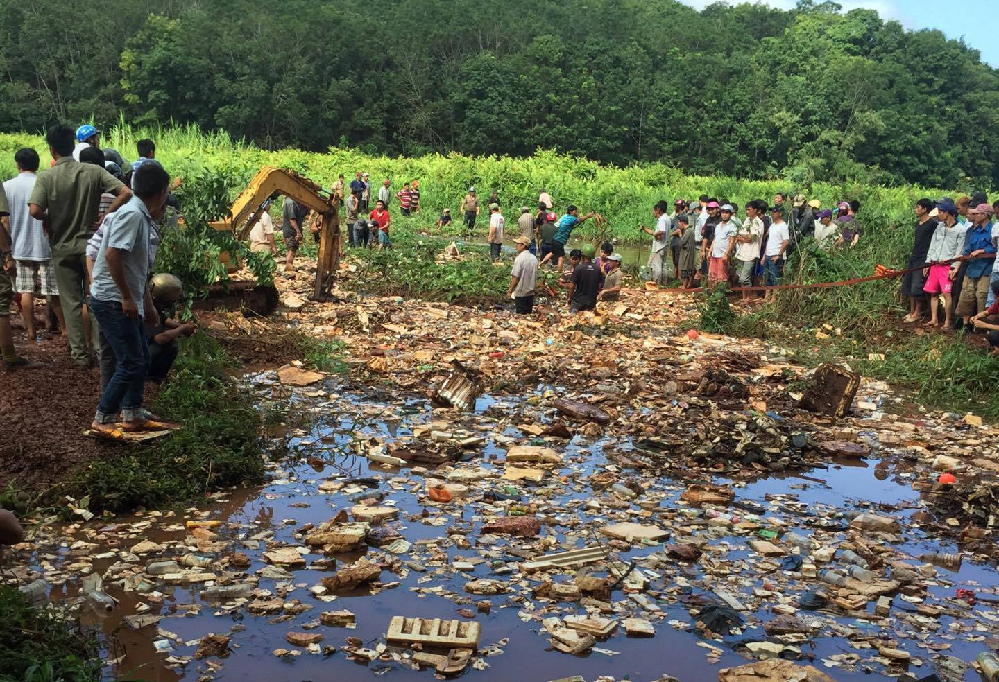 Nữ sinh lớp 11 bị nước cuốn vào cống thải ảnh 1 Nu sinh lop 11 bi nuoc cuon vao cong thai anh 1