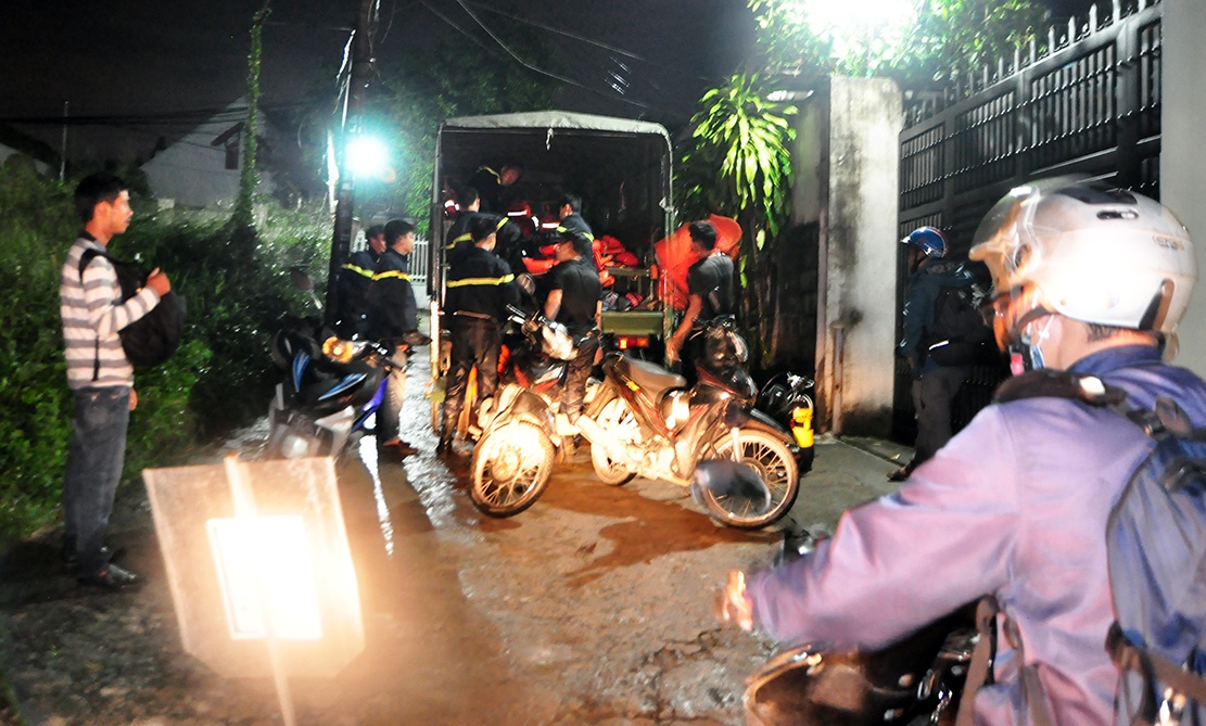 canh sat lan suoi ban tim nguoi mat tich anh 15