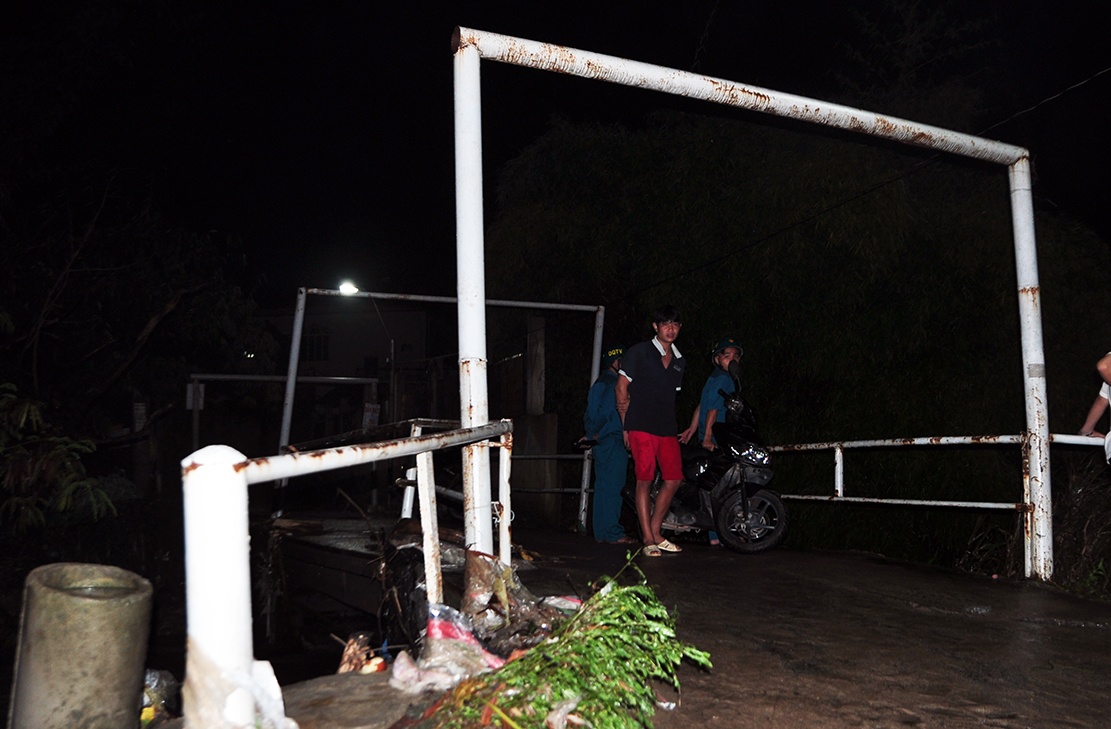 canh sat lan suoi ban tim nguoi mat tich anh 1