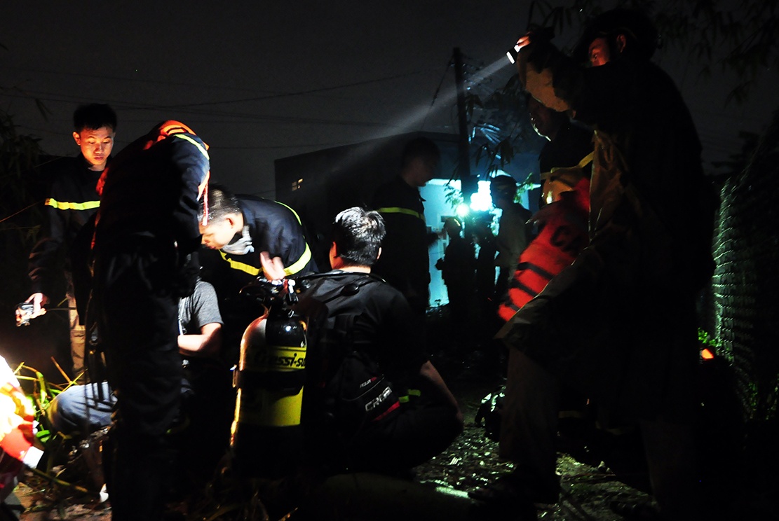 canh sat lan suoi ban tim nguoi mat tich anh 5