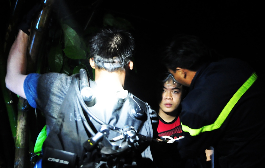 canh sat lan suoi ban tim nguoi mat tich anh 7