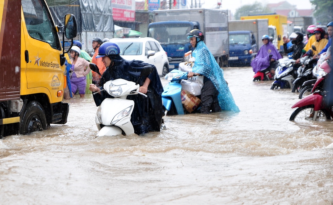 Quoc lo 51 o Dong Nai ngap sau, hang nghin xe co un tac hinh anh