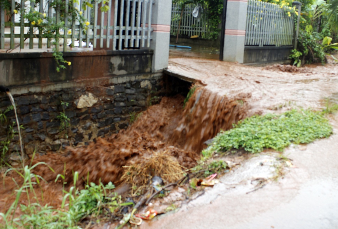 Vo de ho Gia Hoet 1, nhieu tai san cua nguoi dan bi cuon troi hinh anh