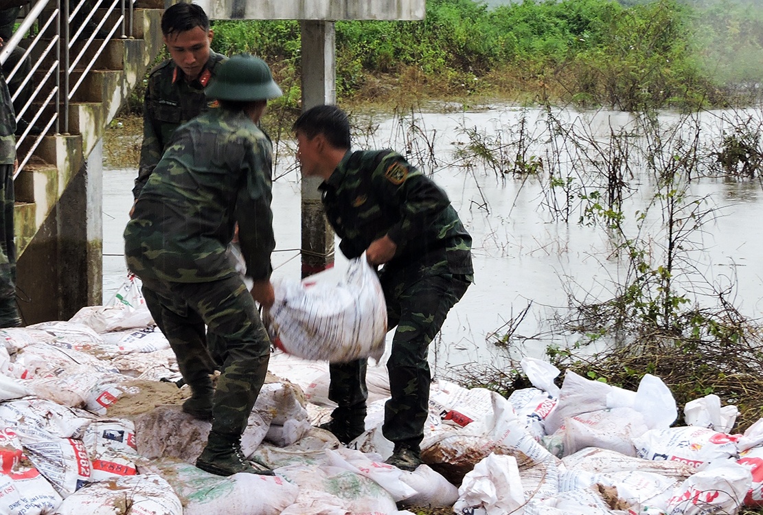 500 can bo, chien si cuu de ho Gia Hoet 1 hinh anh