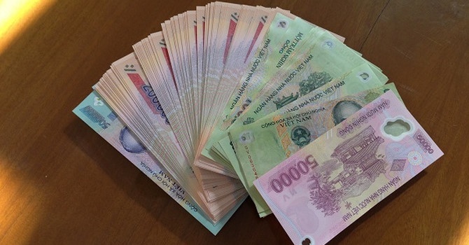 Quay clip canh sat giao thong lam nhiem vu roi tong tien 60 trieu dong hinh anh