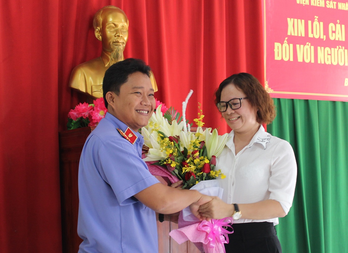 VKSND xin loi nguoi phu nu 40 tuoi bi truy to oan hinh anh