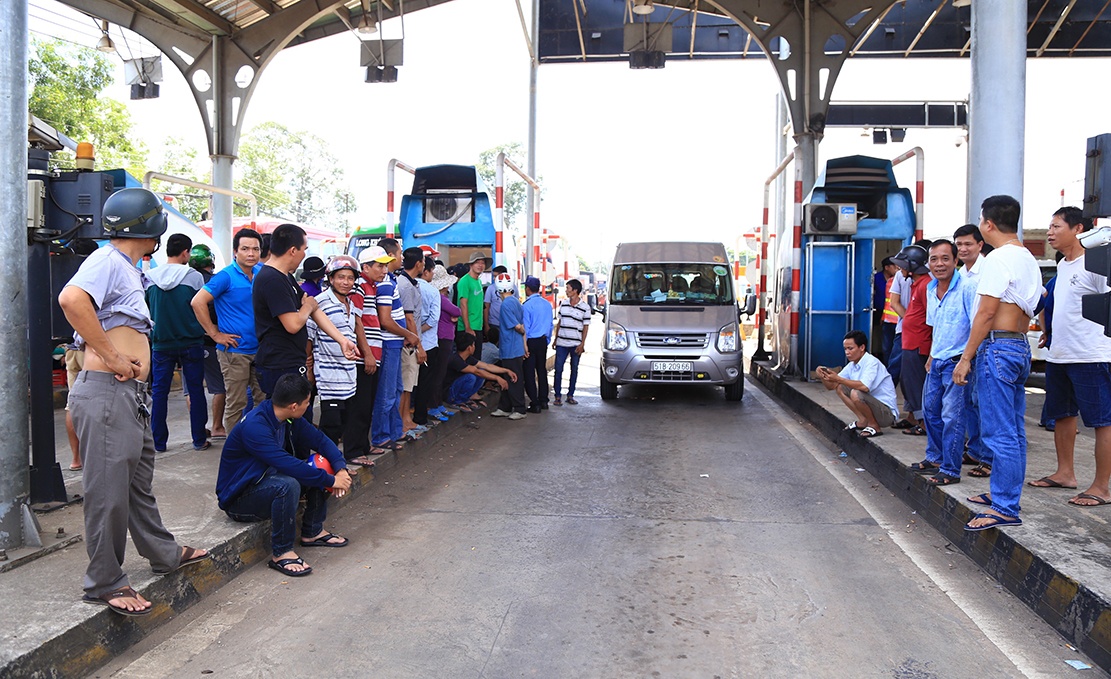 BOT tuyen tranh Bien Hoa tam ngung thu phi vi tai xe tra tien le hinh anh