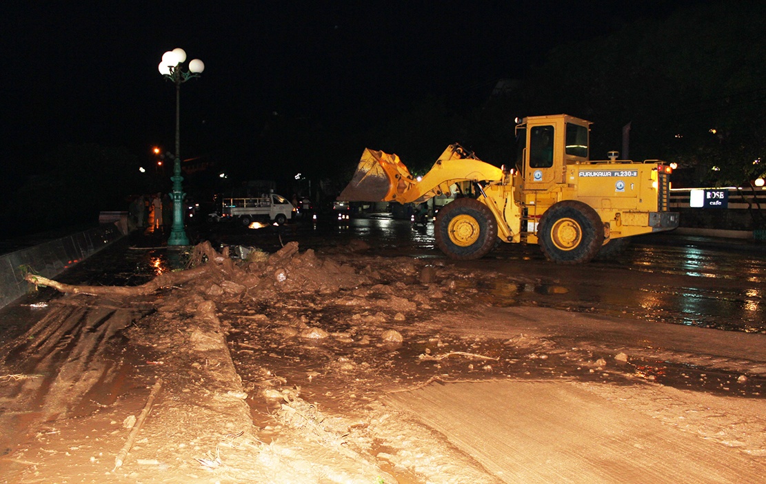 Dat da tu nui Lon do ap xuong khach san o Vung Tau hinh anh