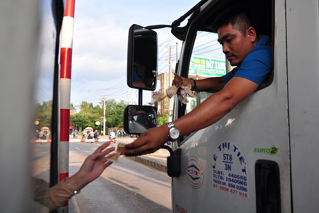 De nghi mien ve qua tram BOT Bien Hoa cho oto dua don cong nhan hinh anh