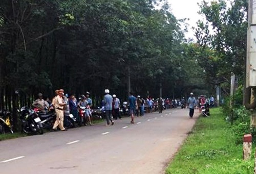 thi thể cụ ông trong rẫy cao su ảnh 1 thi the cu ong trong ray cao su anh 1