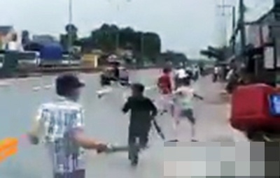 Hai bang nhom cam dao, kiem truy sat nhau tren quoc lo hinh anh