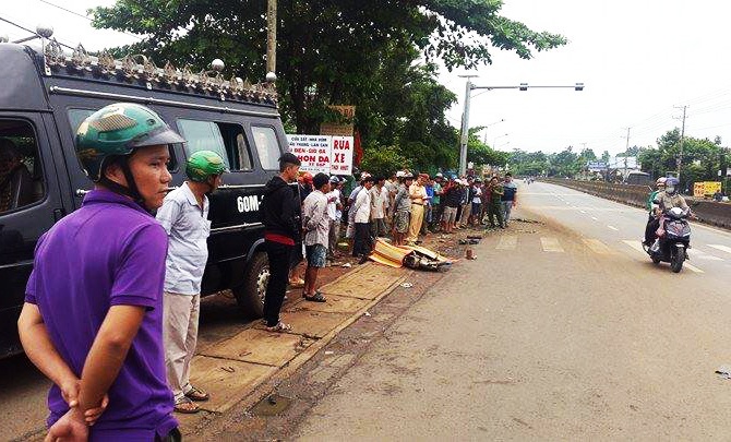 Nam sinh lop 9 bi xe tai can tu vong khi dang den truong hinh anh
