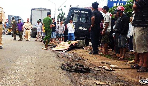 nam sinh bi xe tai can chet tren duong den truong anh 1