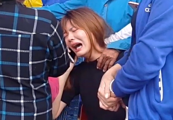 Nguoi than nam sinh bi xe can khoc ngat tai hien truong tai nan hinh anh