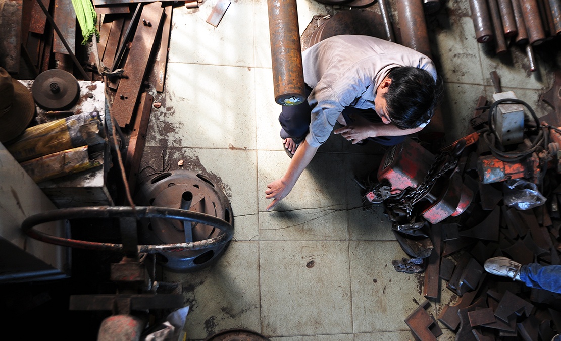 song nom nop trong nhung can nha tren bo sat lo anh 12