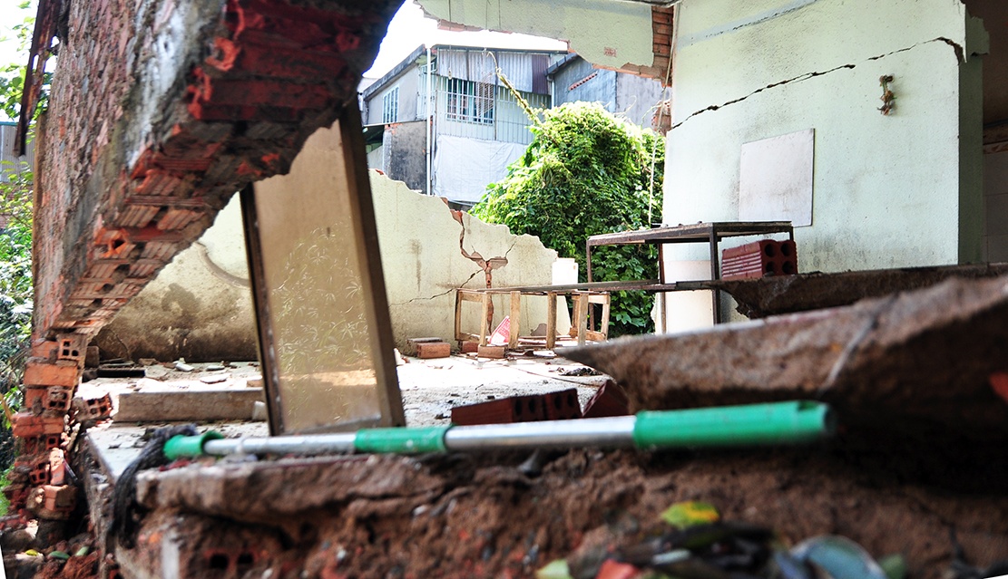 song nom nop trong nhung can nha tren bo sat lo anh 7